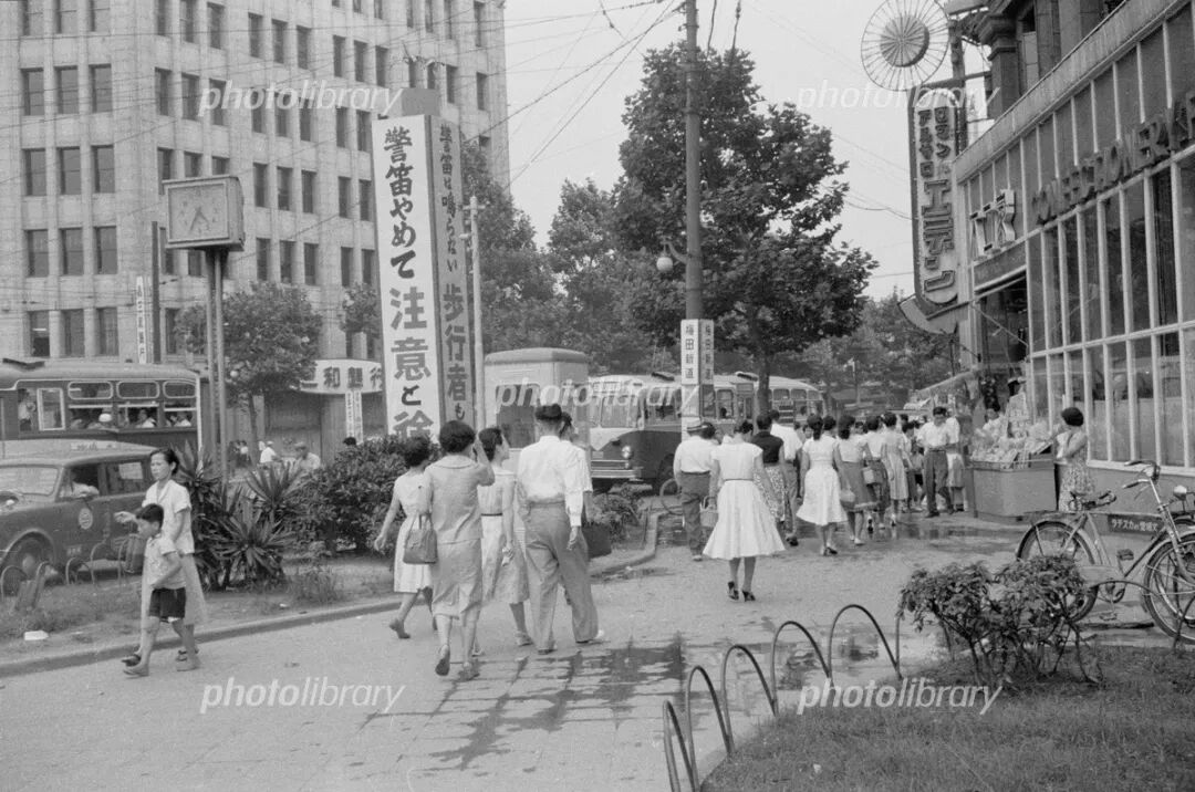 1958年大阪车站前（图源水印）